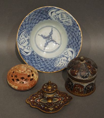 Coupe orientale en faïence (7x17,5 cm), brûle...