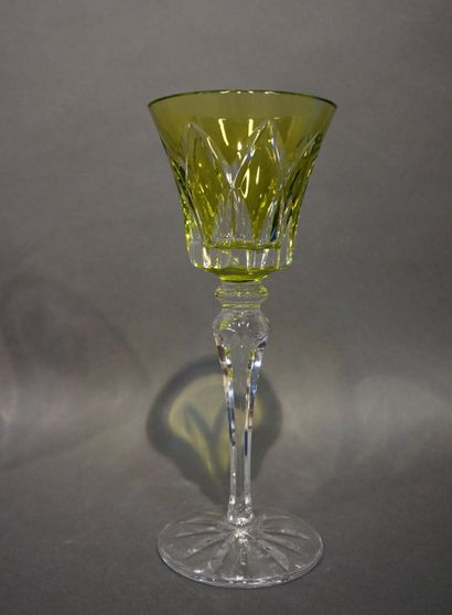 SAINT LOUIS
Onze verres de couleur en cristal...