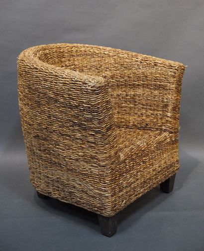 Paire de fauteuils en osier (usures). 78x73x70...