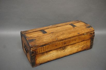 Coffre en bois. 24x65x31 cm
