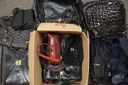 Manette de maroquinerie, sacoche Lancel et...