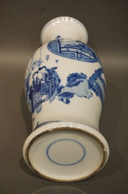 CHINE

Vase en porcelaine chinoise blanc...