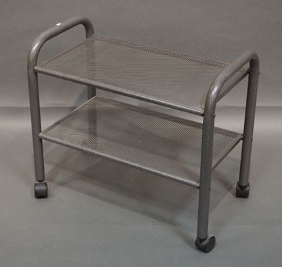 Table à roulettes en métal gris. 60x66x37...