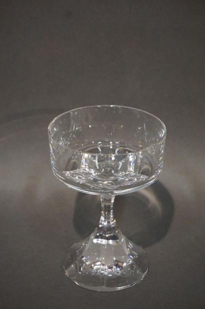 BACCARAT
Six coupes en cristal. 14 cm