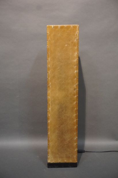 Lampe design en résine (usure). 94 cm