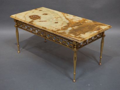 Table basse rectangulaire en laiton et plateau...
