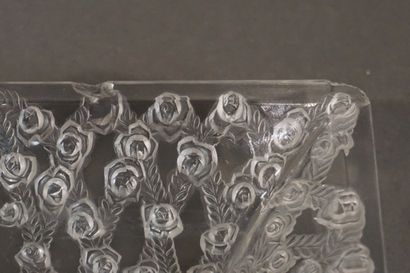 LALIQUE
Coupe carré en cristal à décor floral...