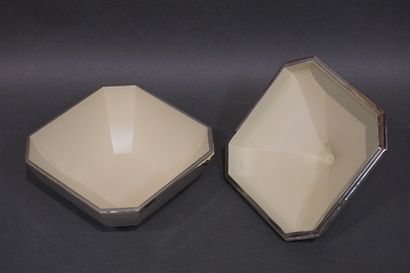 Deux coquetiers, deux assiettes à bouillie...