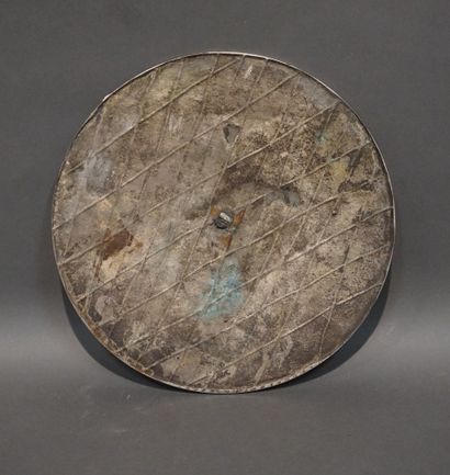 Round relief plate in silver-plated metal...