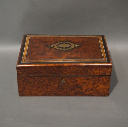 Jewelry box in veneer and marquetry. 12x25x17.5...