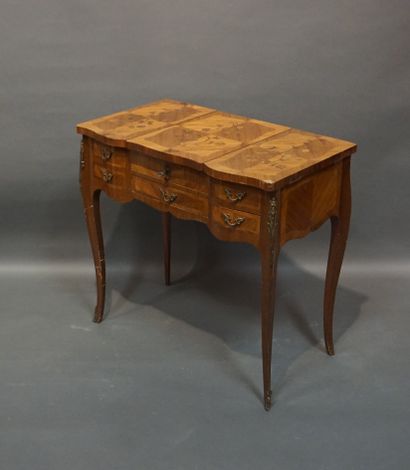 Dressing table in veneered wood and marquetry....