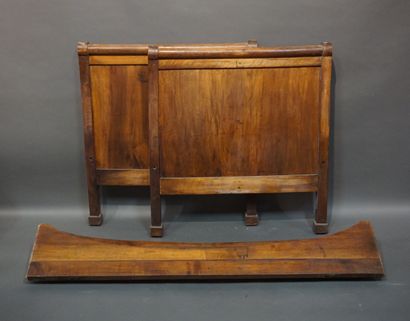 19th century wood bed. 106x96x188 cm