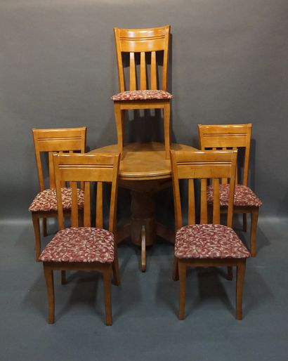 Round dining table with extension leaves...