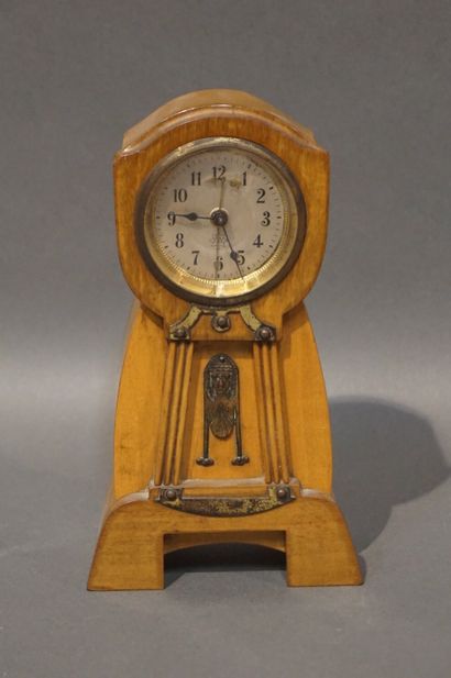 Wood and brass clock in the 1900 style, dial...