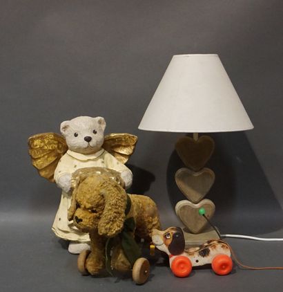 Manette de lampe en bois, deux chiens à roulettes...