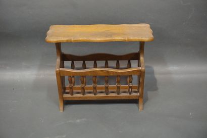 Wooden magazine rack. 44x55x21 cm
