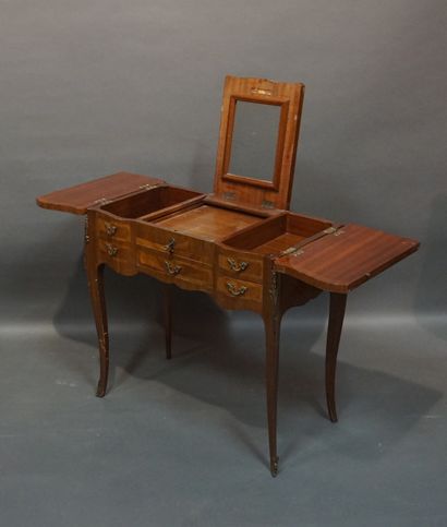 Dressing table in veneered wood and marquetry....