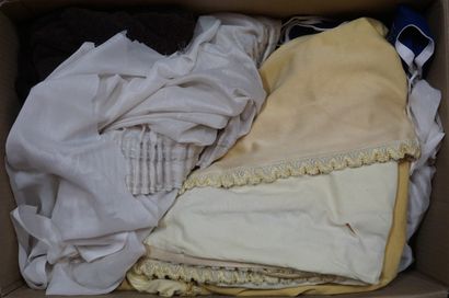 Manette de rideaux et serviettes.
