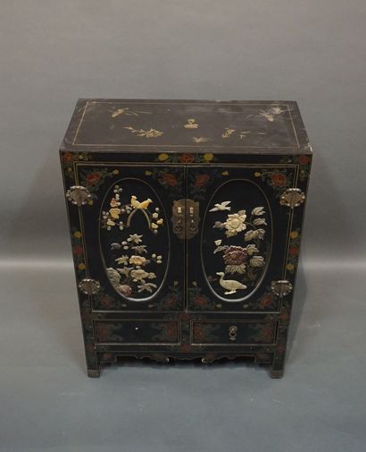 Small black lacquered Chinese cabinet, with...