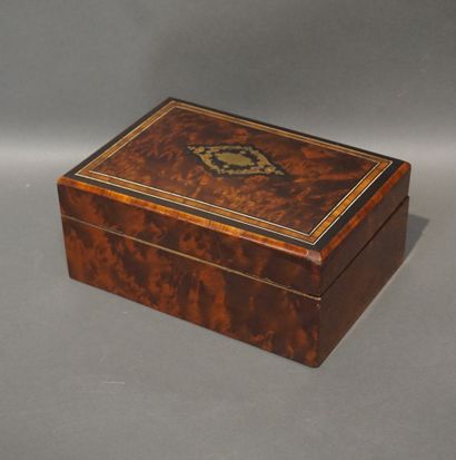 Jewelry box in veneer and marquetry. 12x25x17.5...
