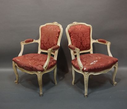 Pair of cabriolet armchairs in white lacquered...