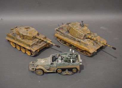 Three Unimax models: two tanks and a tracked...
