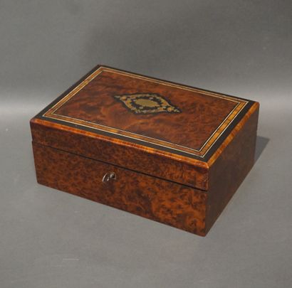Jewelry box in veneer and marquetry. 12x25x17.5...