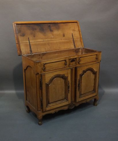 Buffet in molded natural wood, with two doors...