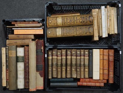 Trois manettes de livres reliés et brochés...