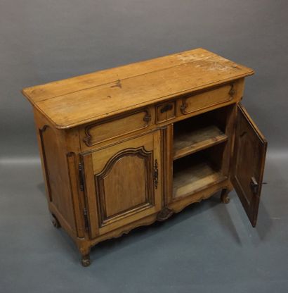 Buffet in molded natural wood, with two doors...