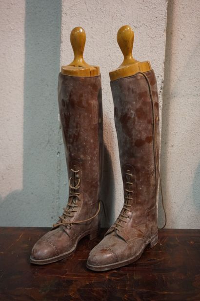 Large checkered canvas, wood and leather...