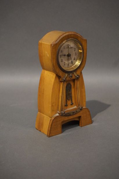 Wood and brass clock in the 1900 style, dial...