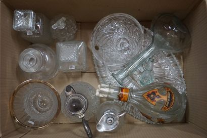 Manette de 11 vase, carafes, centre de table...