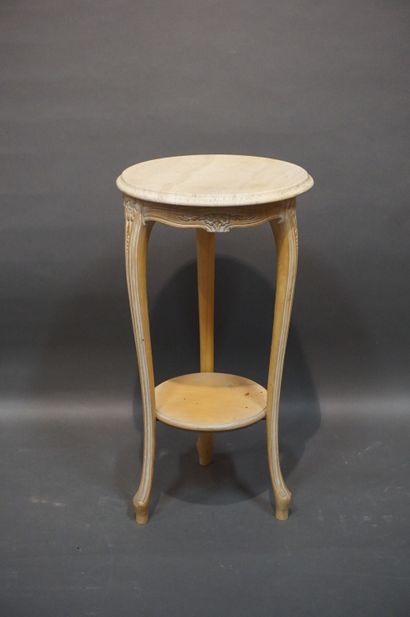 Round tripod pedestal table in ceruse wood...
