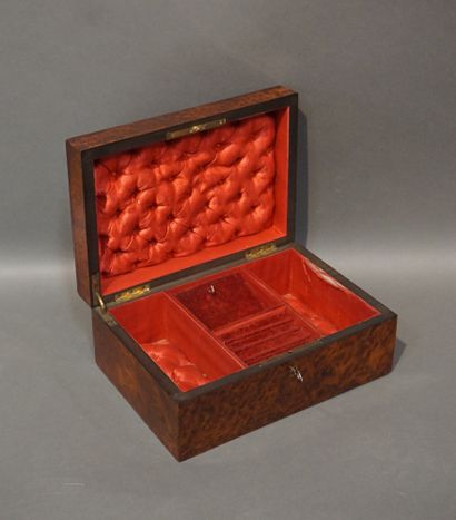 Jewelry box in veneer and marquetry. 12x25x17.5...