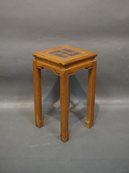 Asian-style natural wood and glass sellette....