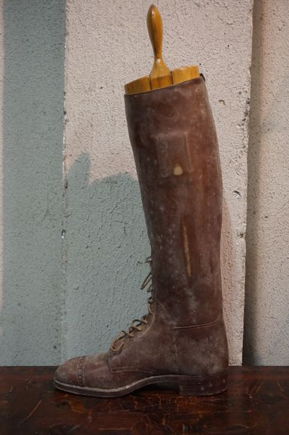 Large checkered canvas, wood and leather...