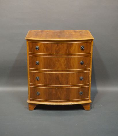 Small English chest of drawers, curved, in...