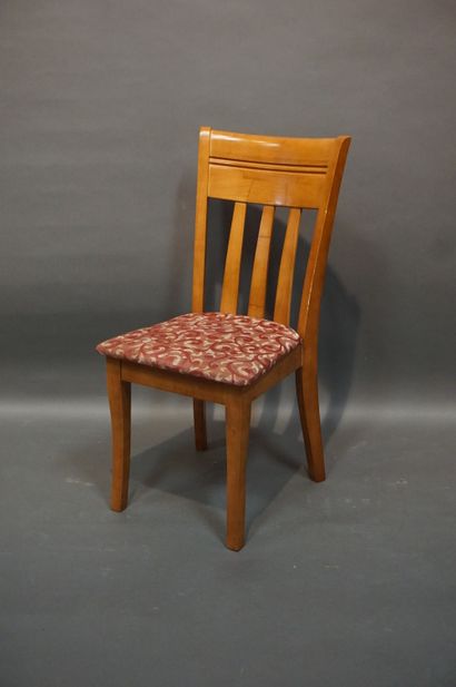 Round dining table with extension leaves...