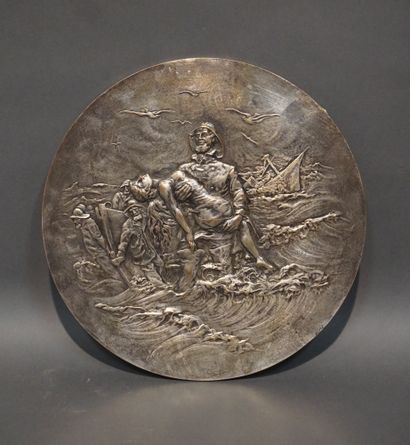 Round relief plate in silver-plated metal...