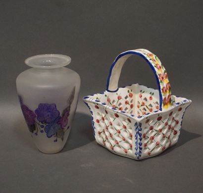 Painted glass vase with flowers (15.5 cm)...