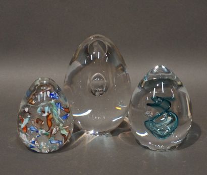 Dish and three plates in Eastern earthenware...