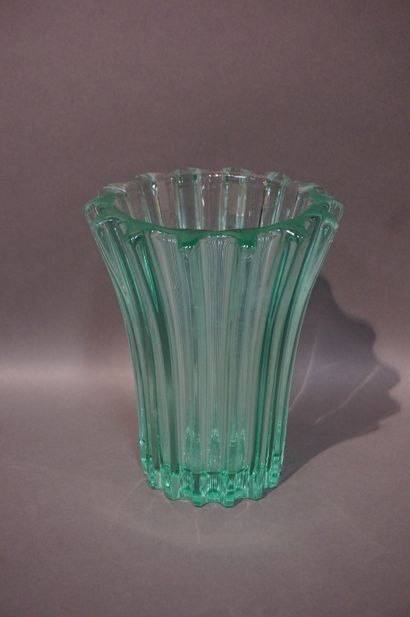 Avens green crystal vase. 22 cm