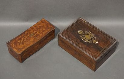 Deux coffrets en bois de placage et marqueterie...