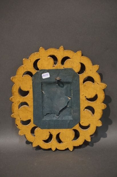 Cadre en bois sculpté et doré orné d'une...