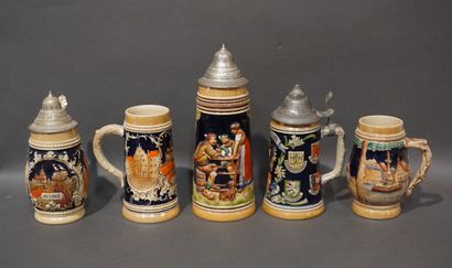 Cinq chopes en céramique à montures en métal....