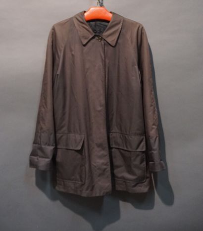 Burberry
Trench vert.