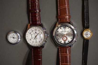 Quatre montres en acier Anaïs, Lip, Daniel...