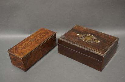Deux coffrets en bois de placage et marqueterie...