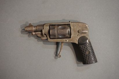 Revolver Trad Mark, Hammerless. 12,5x8 c...